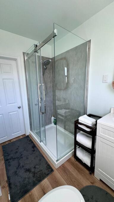 Near The Falls Two Bedroom - 5 Min Walk To Clifton Niagara Falls Exteriör bild