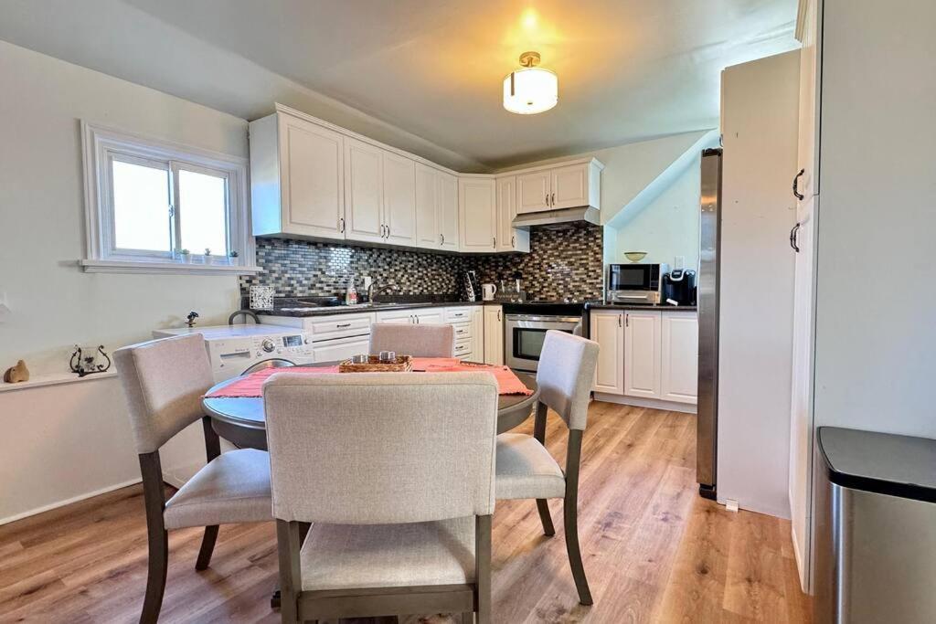 Near The Falls Two Bedroom - 5 Min Walk To Clifton Niagara Falls Exteriör bild